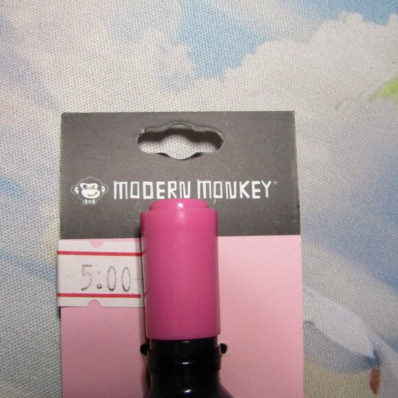 Wine Opener | Bottle Key | Magnetic | Modern Monkey - Picture 3 of 5
